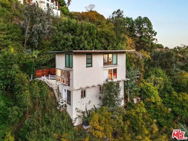 1311 Braeridge Drive, Beverly Hills CA: https://media.crmls.org/mediaz/dd582f72-7316-4d5d-b1b2-cde8e2b70864.jpg