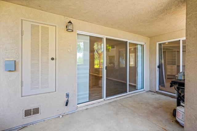 11325 Affinity Ct, San Diego CA: https://media.crmls.org/mediaz/dd5860b4-00d6-4313-8520-f14fedd2656d.jpg