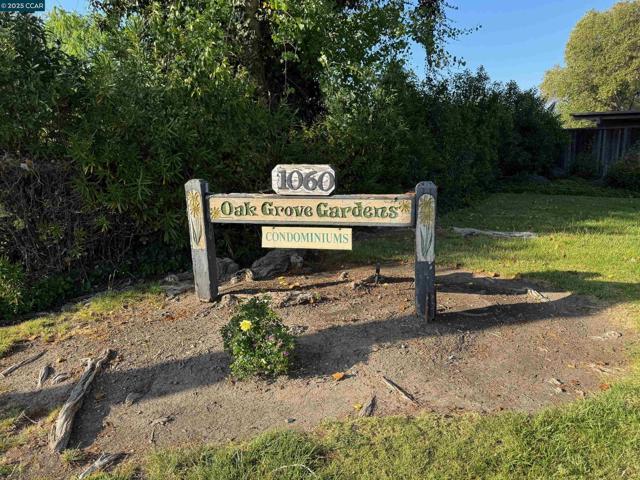 1060 Oak Grove Rd, Concord CA: https://media.crmls.org/mediaz/dd58aeeb-d27f-4b8c-a83b-a43d7c67a708.jpg