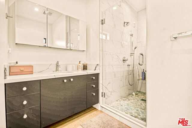 535 N Formosa Avenue, Los Angeles CA: https://media.crmls.org/mediaz/dd58cda4-e422-4390-af3f-a6f8a1300704.jpg