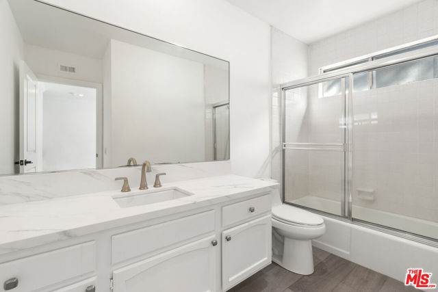3217 Hutton Drive, Beverly Hills CA: https://media.crmls.org/mediaz/dd58ffa0-619e-4855-8542-dbad9a9f90f8.jpg