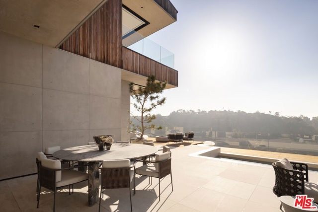 5 Bed Home for Sale in Los Angeles, California