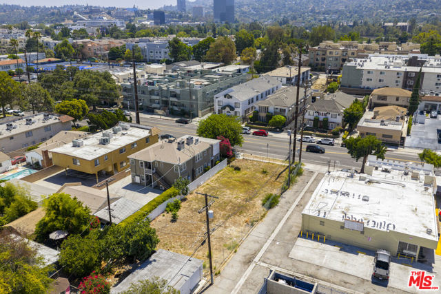 10945 Moorpark Street, North Hollywood CA: https://media.crmls.org/mediaz/dd595304-1808-425b-9e80-f4112f796524.jpg