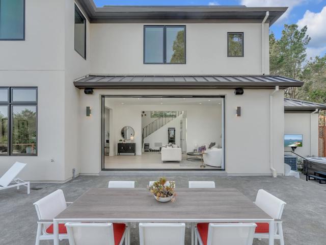 60 Glengarry Way, Hillsborough CA: https://media.crmls.org/mediaz/dd59b827-fe07-4289-8577-c69a4624ce07.jpg