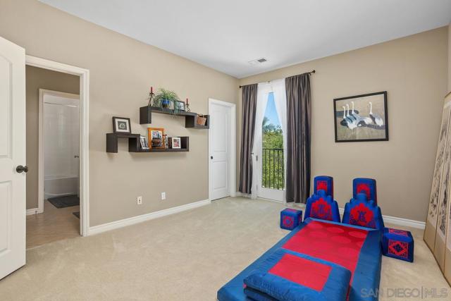 5029 Medalist Ct, Oceanside CA: https://media.crmls.org/mediaz/dd5a8999-1eef-4e79-8eaa-2e4797c86e15.jpg