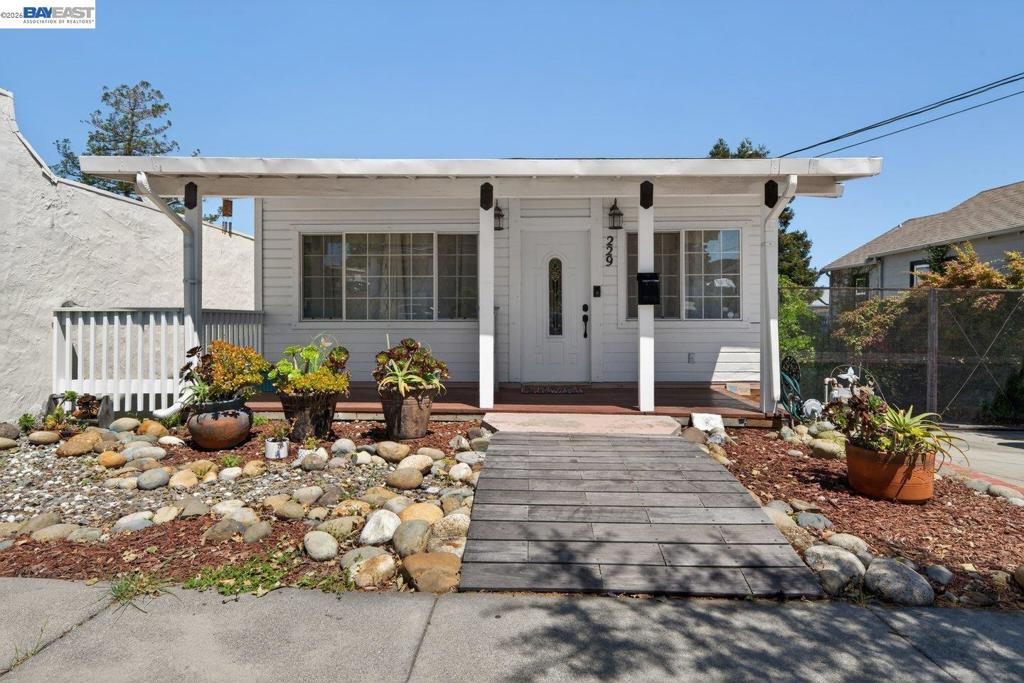 229 Lake Ave