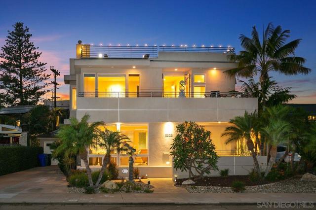 3328 Crown Point, San Diego CA: https://media.crmls.org/mediaz/dd5b5458-e1e9-4eca-8c18-7dc288d80616.jpg