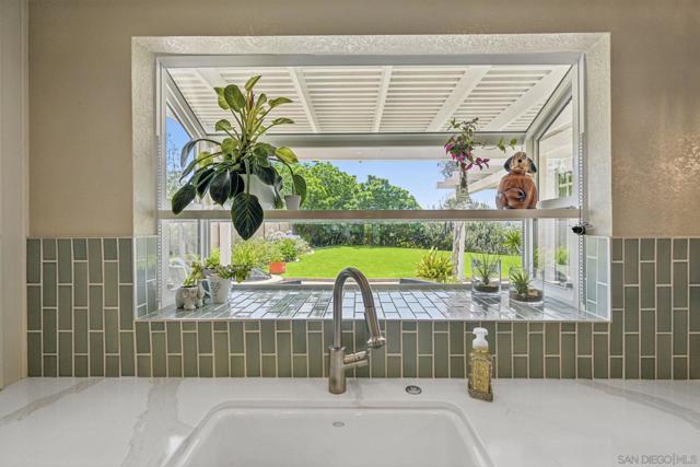 602 HOLLYRIDGE DRIVE, Encinitas CA: https://media.crmls.org/mediaz/dd5ba0fd-24e3-4e03-8a87-92a3618cf6ad.jpg