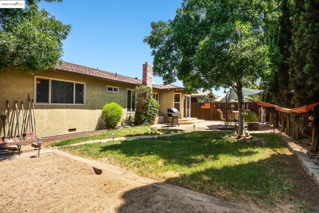 53 Zinfandel Ct, Oakley CA: https://media.crmls.org/mediaz/dd5ba202-1f77-4579-a101-8ed0ff7073f3.jpg