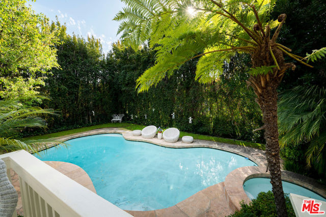 601 Woodruff Avenue, Los Angeles CA: https://media.crmls.org/mediaz/dd5bd437-7f8e-42ea-ad89-aa0bd6f3048d.jpg