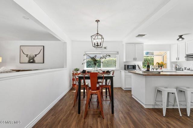 2142 Atwater Avenue, Simi Valley CA: https://media.crmls.org/mediaz/dd5bd79d-de4a-4cca-b69e-f4ef2326d0f6.jpg