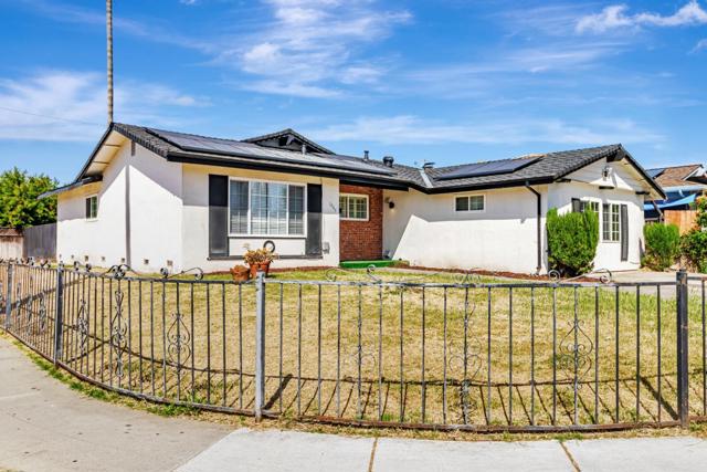 1995 Sumatra Avenue, San Jose CA: https://media.crmls.org/mediaz/dd5cf78e-df3a-4b30-bd72-8d6a5d3ccf14.jpg