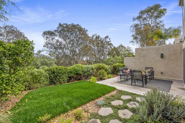 8871 Caminito Primavera, La Jolla CA: https://media.crmls.org/mediaz/dd5d2792-6634-4edb-9810-04fc5740a5d2.jpg
