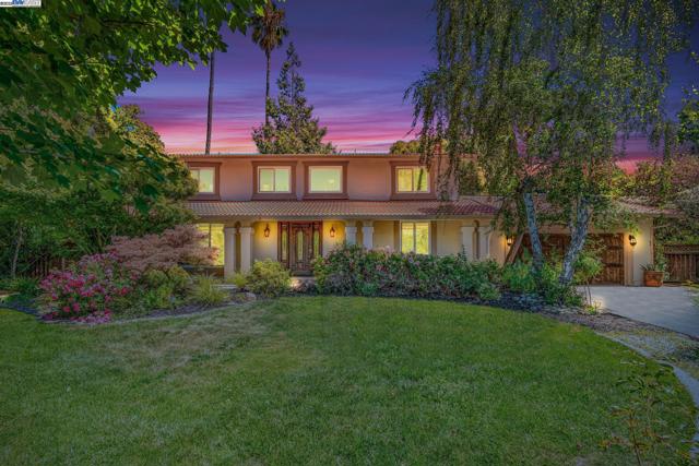 38 Barcelona Pl, Danville CA: https://media.crmls.org/mediaz/dd5d9d6d-b092-44ca-a797-e45861e9bc70.jpg