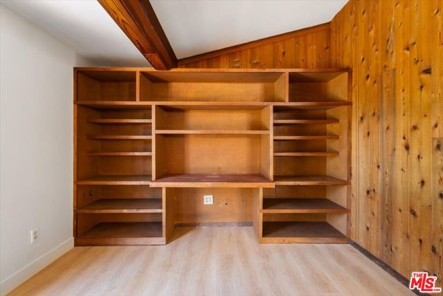 12848 Tiara Street, Valley Village CA: https://media.crmls.org/mediaz/dd5dad6a-f616-4621-9e3e-125fe1bbc5fb.jpg