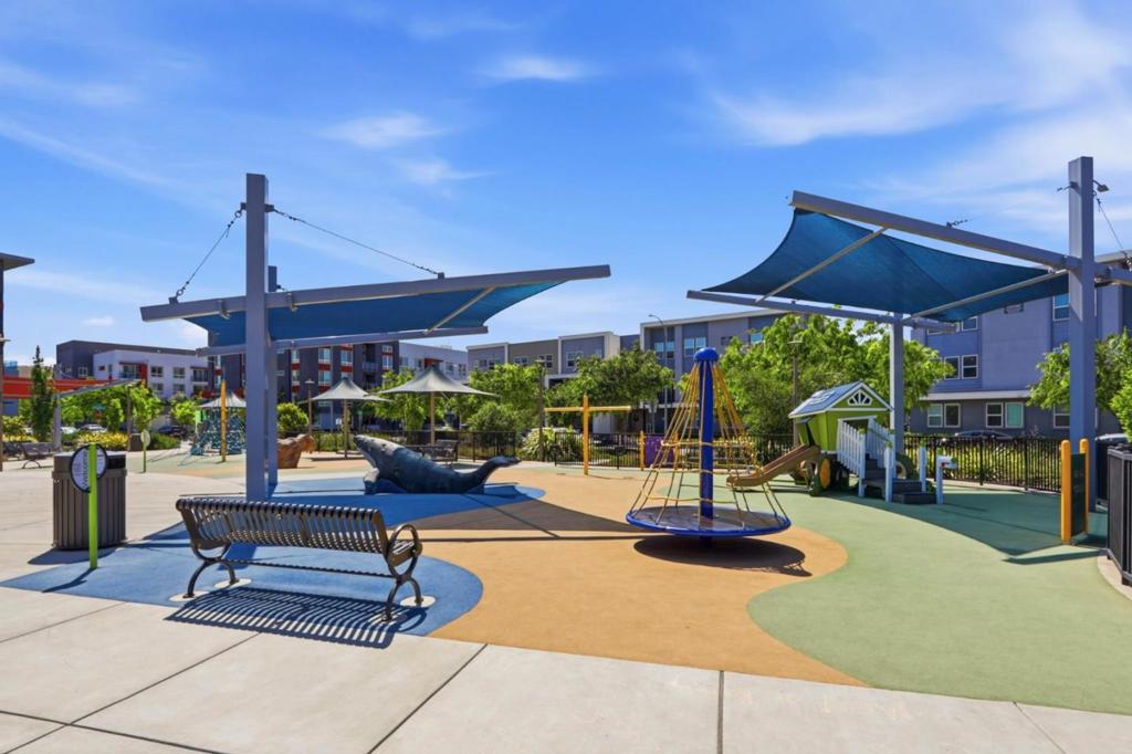 https://media.crmls.org/mediaz/dd5dcf3d-cbf7-439b-84cc-56a2df5b6248.jpg?preset=X-Large