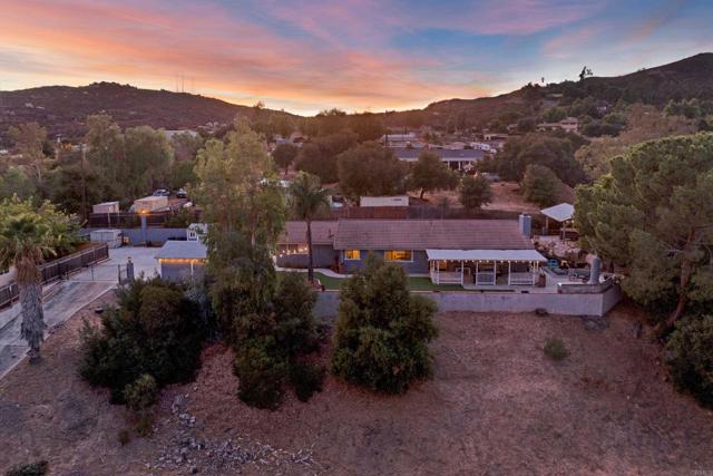 11152 Toyon Hill, Lakeside CA: https://media.crmls.org/mediaz/dd5deb09-e9b4-4856-a439-c2bb3a0f60b2.jpg