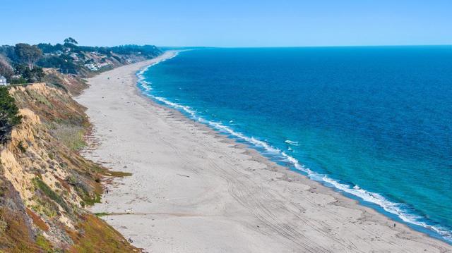 126 Via Novella, Aptos CA: https://media.crmls.org/mediaz/dd5e3f97-6f1d-4d04-90d2-e85d0af3ab47.jpg