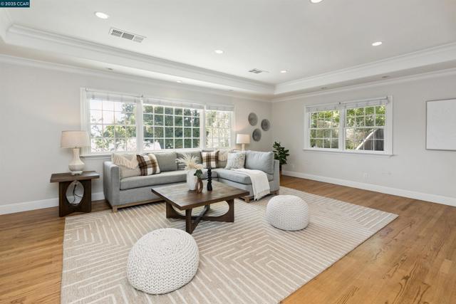 2646 Roundhill Dr, Alamo CA: https://media.crmls.org/mediaz/dd5e56b3-50ac-45b7-9ff9-e63224d6a294.jpg
