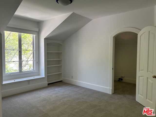 10515 Oaklawn Road, Los Angeles CA: https://media.crmls.org/mediaz/dd5f35ba-979f-4f70-9afb-70e814fcfc0b.jpg