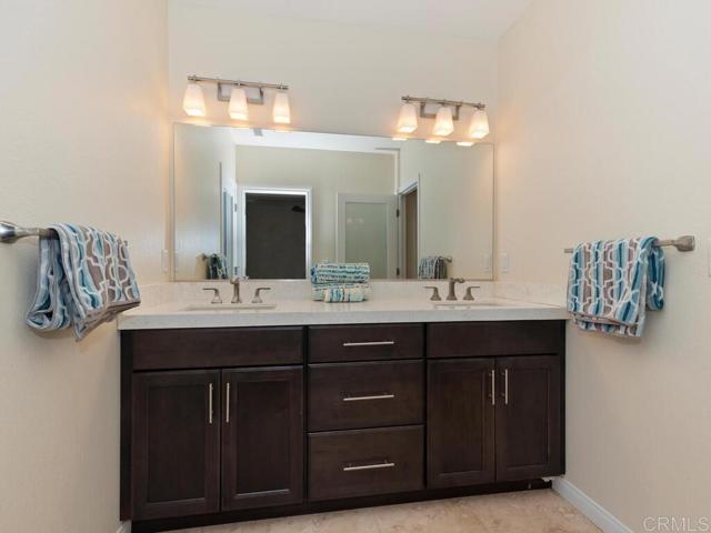 2230 Calle Dos Lomas, Fallbrook CA: https://media.crmls.org/mediaz/dd5f946c-7228-4bd0-b95f-16a7d1b99d86.jpg