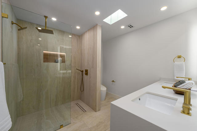 80 Lakeview Drive, Palm Springs CA: https://media.crmls.org/mediaz/dd5fb351-fba9-4f20-8c49-fedea384d2dd.jpg