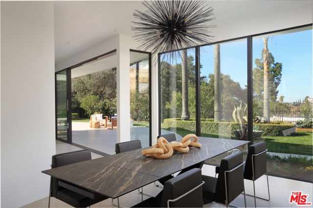 1935 Loma Vista Drive, Beverly Hills CA: https://media.crmls.org/mediaz/dd6035e9-4b91-41b6-8c58-7b0080ad83be.jpg