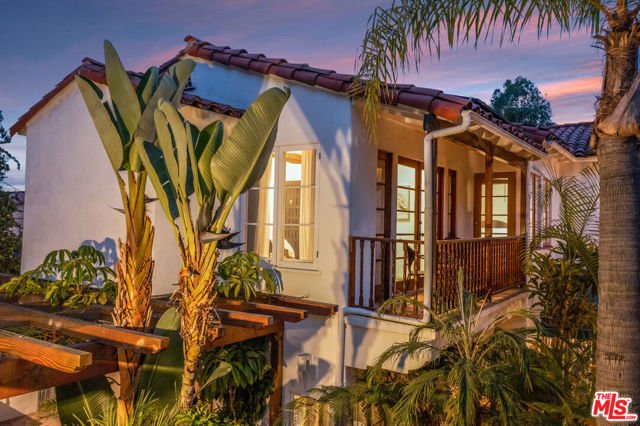 7825 Hillside Avenue, Los Angeles CA: https://media.crmls.org/mediaz/dd60e6d4-71af-4188-99e4-9f96986c60f4.jpg