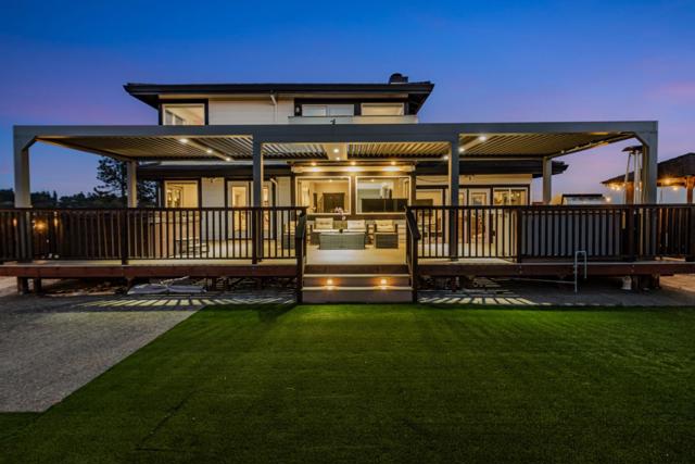 11550 Skyline Boulevard, Oakland CA: https://media.crmls.org/mediaz/dd60f95e-79fc-43f6-8436-f6205b8c4b7d.jpg