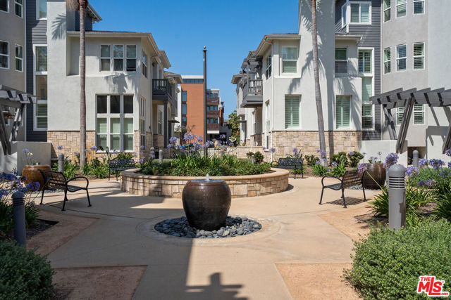 6010 Celedon, Playa Vista CA: https://media.crmls.org/mediaz/dd614f5e-1d71-42de-a671-495fb1634754.jpg