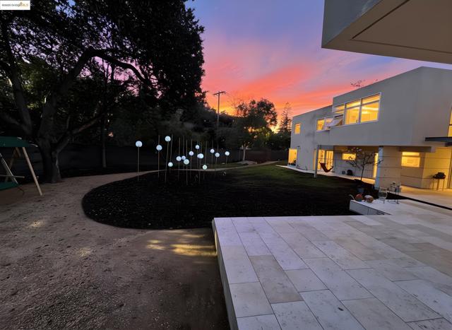 4000 Manzana Lane, Palo Alto CA: https://media.crmls.org/mediaz/dd617001-3c0a-42f1-b6f5-aa8d47a649f0.jpg