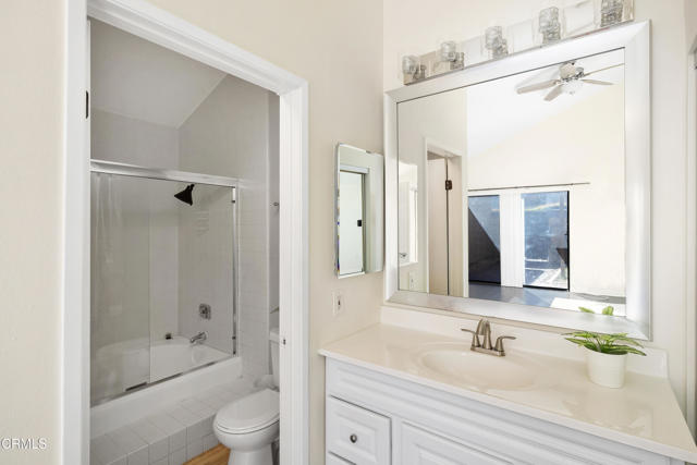 Detail Gallery Image 14 of 27 For 8231 Mason Ave #E,  Winnetka,  CA 91306 - 2 Beds | 2 Baths