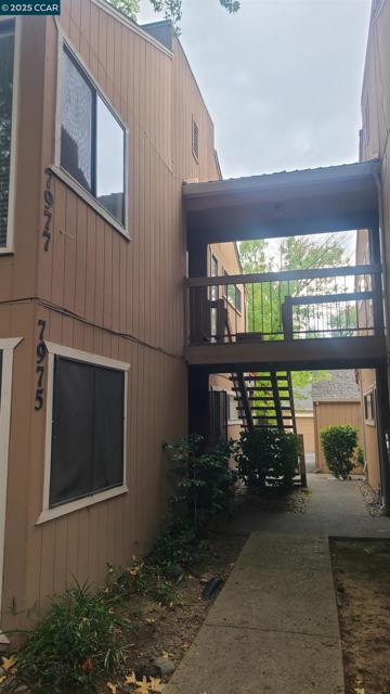 7977 Arcade Lake Ln, Citrus Heights CA: https://media.crmls.org/mediaz/dd6204e1-612f-4983-aa21-20c46b37d411.jpg