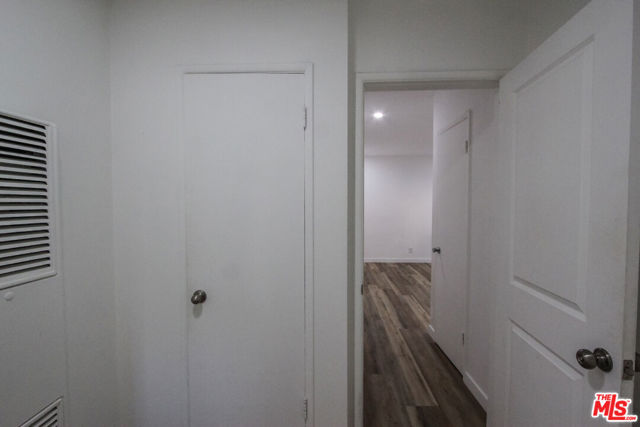 12942 Moorpark Street, Studio City CA: https://media.crmls.org/mediaz/dd623978-5a9f-477b-96b6-a075357d8342.jpg