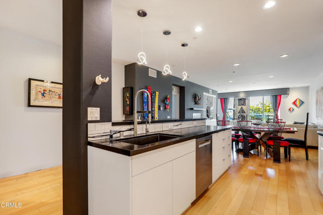 1524 Seabridge Lane, Oxnard CA: https://media.crmls.org/mediaz/dd626c3e-a311-406e-9244-460d0d94fa39.jpg