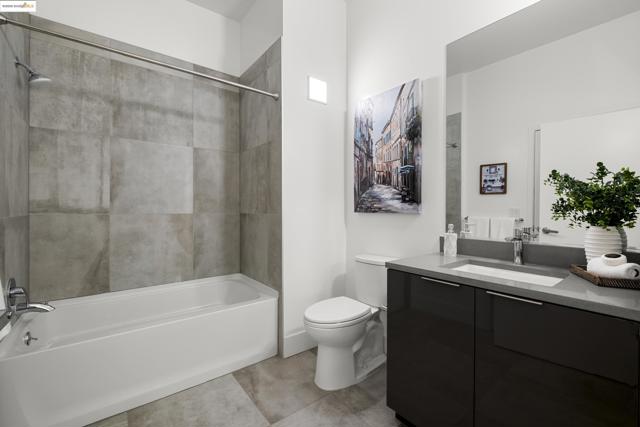 1545 32nd St, Oakland CA: https://media.crmls.org/mediaz/dd62ce82-b3ba-460a-b8d9-eca2524b0858.jpg