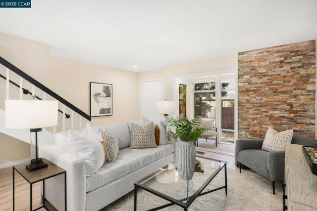 1354 Walden Rd, Walnut Creek CA: https://media.crmls.org/mediaz/dd62dd67-cb9a-407d-90bb-6386c9c2ad20.jpg