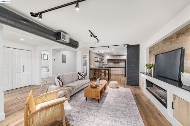 Image 33 of 49 For 4073 Stanley Blvd