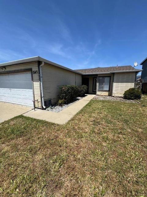 1545 Boyle Court, Salinas CA: https://media.crmls.org/mediaz/dd63a4ae-ee44-471a-a3c1-3fa45377e587.jpg