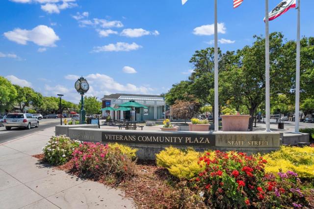 17 Oak Street, Los Altos CA: https://media.crmls.org/mediaz/dd64423d-81cf-4f0d-9167-38517362fad9.jpg