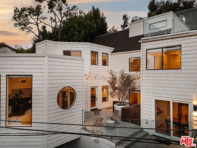 2261 Vasanta Way, Los Angeles CA: https://media.crmls.org/mediaz/dd645c11-7750-42c5-a742-f3009b86e3b4.jpg