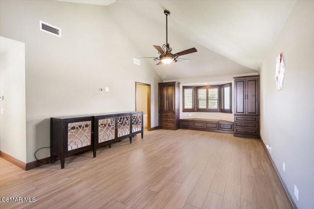 8445 Roseland Avenue, Moorpark CA: https://media.crmls.org/mediaz/dd64cb33-e8fe-43ff-847e-409713834f14.jpg