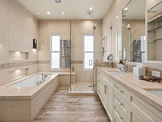 8477 El Paseo Grande, La Jolla CA: https://media.crmls.org/mediaz/dd65ba81-691e-4917-938a-db276cbde823.jpg