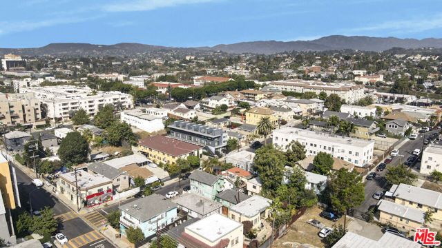 306 N Bixel Street, Los Angeles CA: https://media.crmls.org/mediaz/dd65bf0f-870d-4b85-adc4-3e37e3335b88.jpg