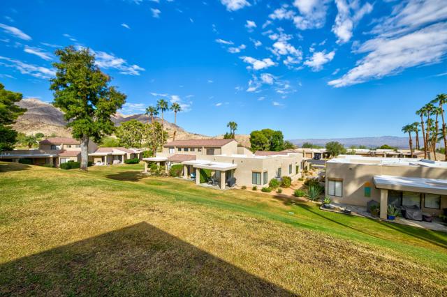 72516 Sandstone Lane, Palm Desert CA: https://media.crmls.org/mediaz/dd65e6de-777d-49ea-bf43-f0d5241e6379.jpg