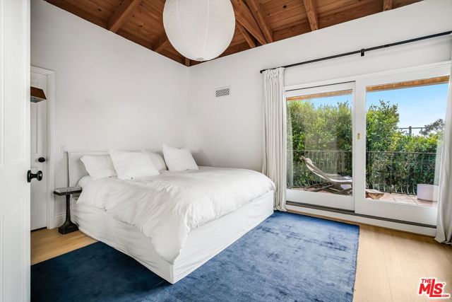 2880 Searidge Street, Malibu CA: https://media.crmls.org/mediaz/dd65fa57-83f4-4b3c-8198-be2dad87f515.jpg
