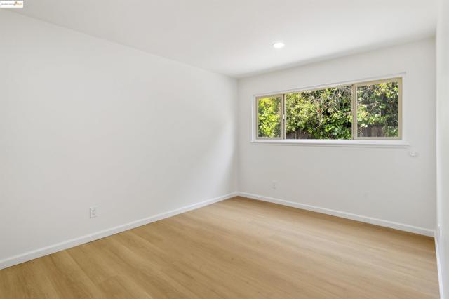 2847 Shane Dr, Richmond CA: https://media.crmls.org/mediaz/dd6624ce-3b2c-4d75-b785-ee8088f69db1.jpg