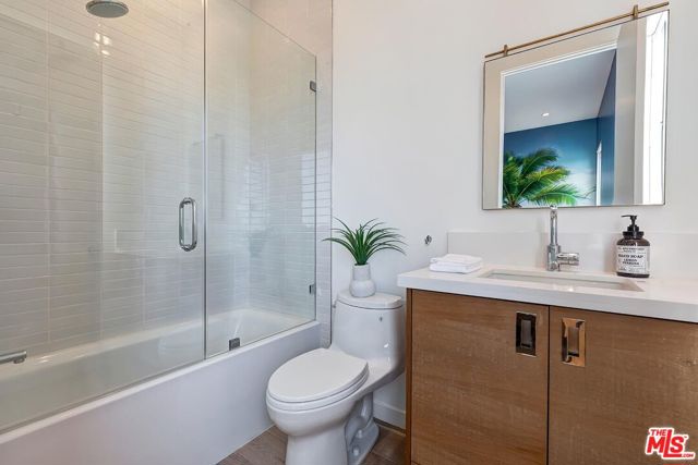 3571 Colonial Avenue, Los Angeles CA: https://media.crmls.org/mediaz/dd662cc4-316f-4eb0-84d2-5bc679684902.jpg