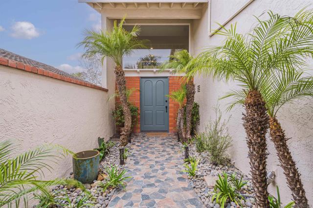 8206 Caminito Lacayo, La Jolla CA: https://media.crmls.org/mediaz/dd664f7c-24bb-4ac1-934a-fa458c856f3d.jpg