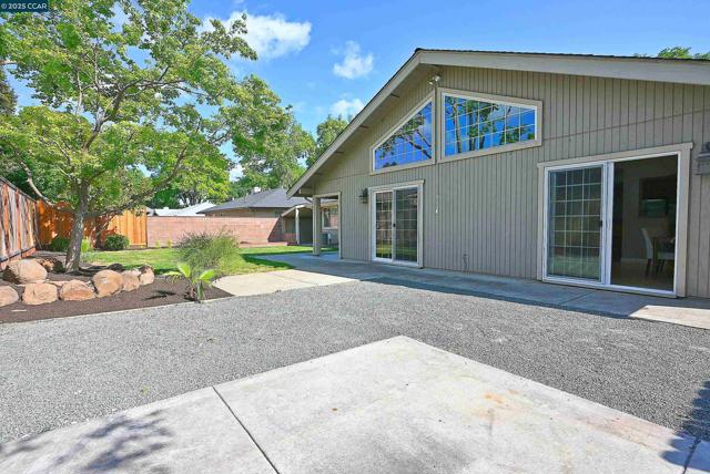 65 Dawn Dr, Pleasant Hill CA: https://media.crmls.org/mediaz/dd67fadf-2fcb-4490-8a5b-fa70d0bad8b9.jpg